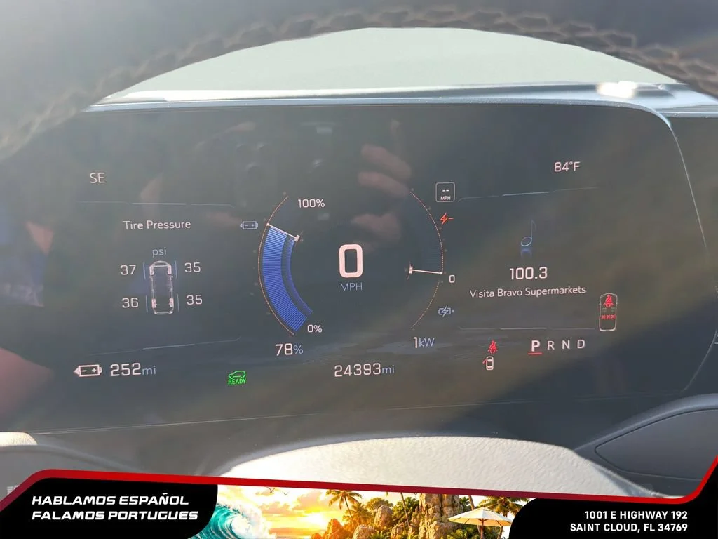Used 2025 Radiant Red Tintcoat Chevrolet LT image 18