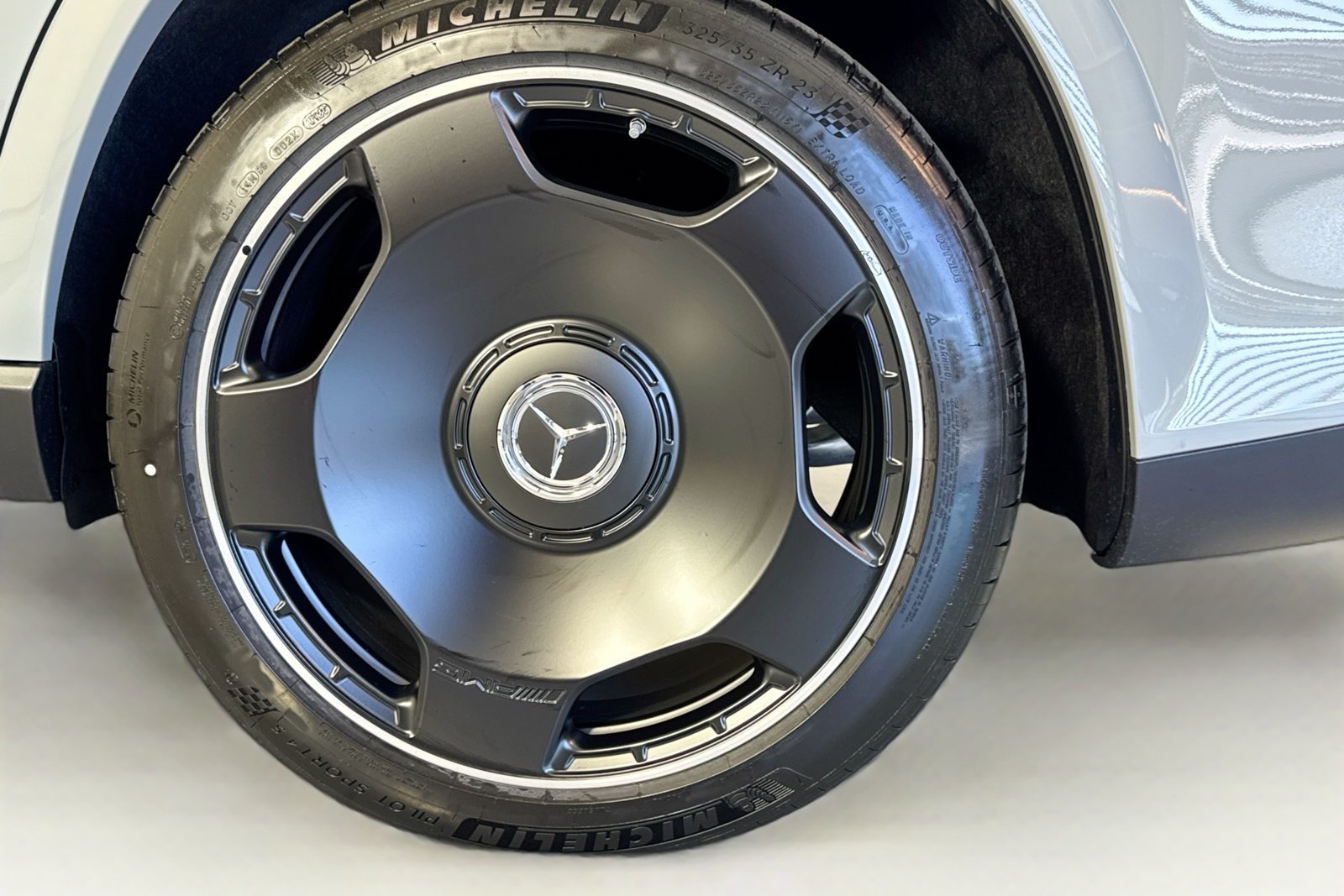 New 2026 MANUFAKTUR Alpine Grey Mercedes-Benz AMG® GLS 63 image 30