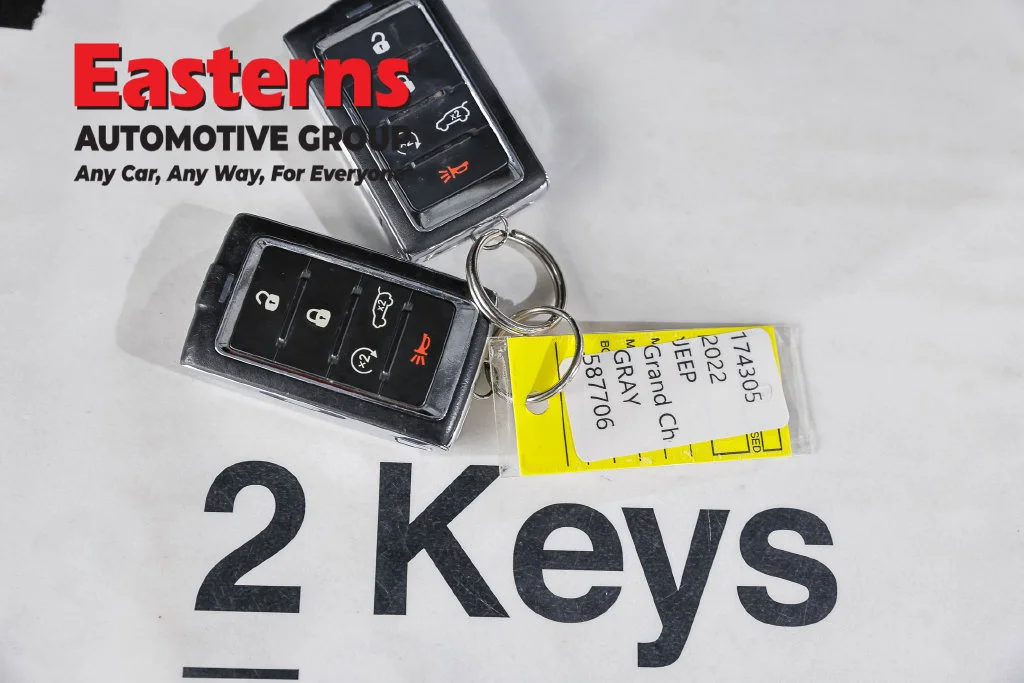 Used 2022 Gray Jeep Limited image 28