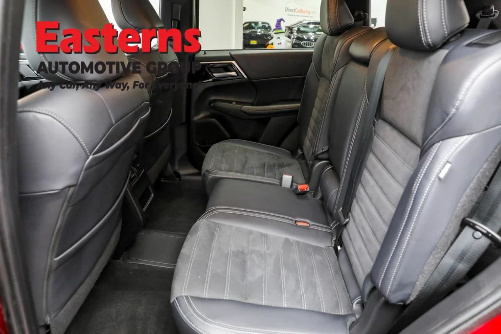 Used 2023 Red Mitsubishi SE image 20