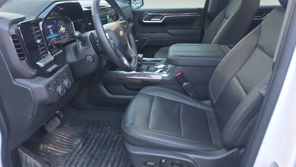 Used 2025 White Chevrolet LTZ image 14