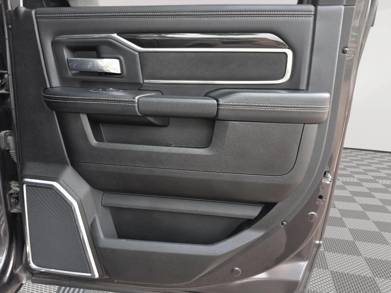 Used 2021 Granite Crystal Metallic Clearcoat Ram Laramie image 42