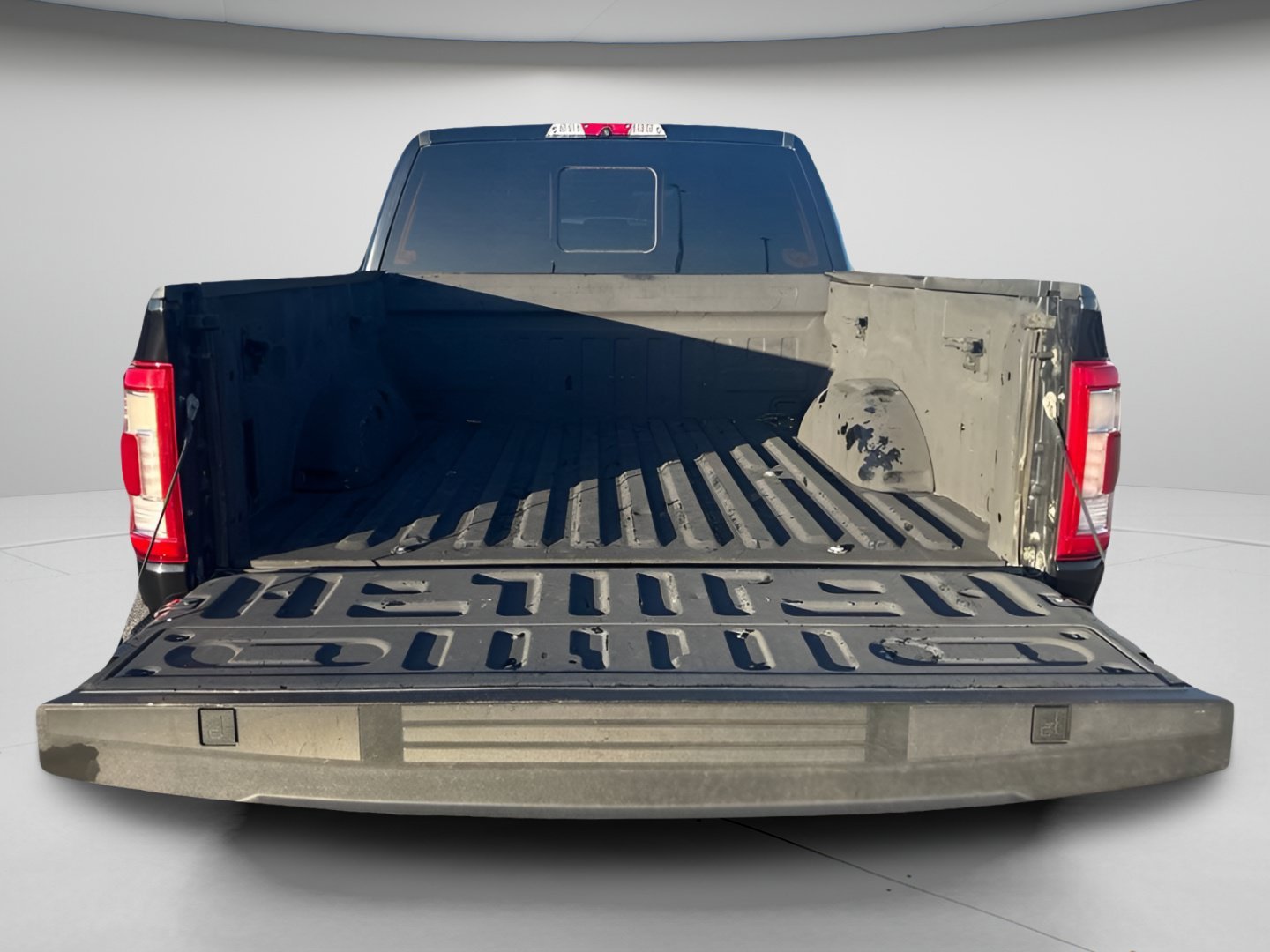 Used 2021 Agate Black Metallic Ford Lariat image 9