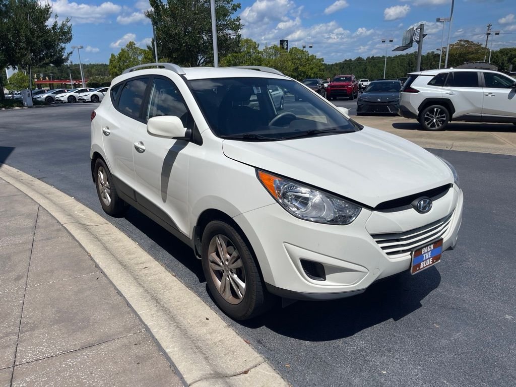 Used 2011 White Hyundai GLS image 2