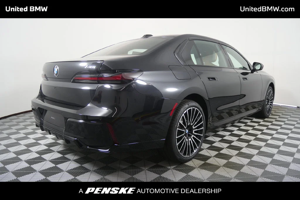 New 2026 Black Sapphire Metallic BMW 740i image 4