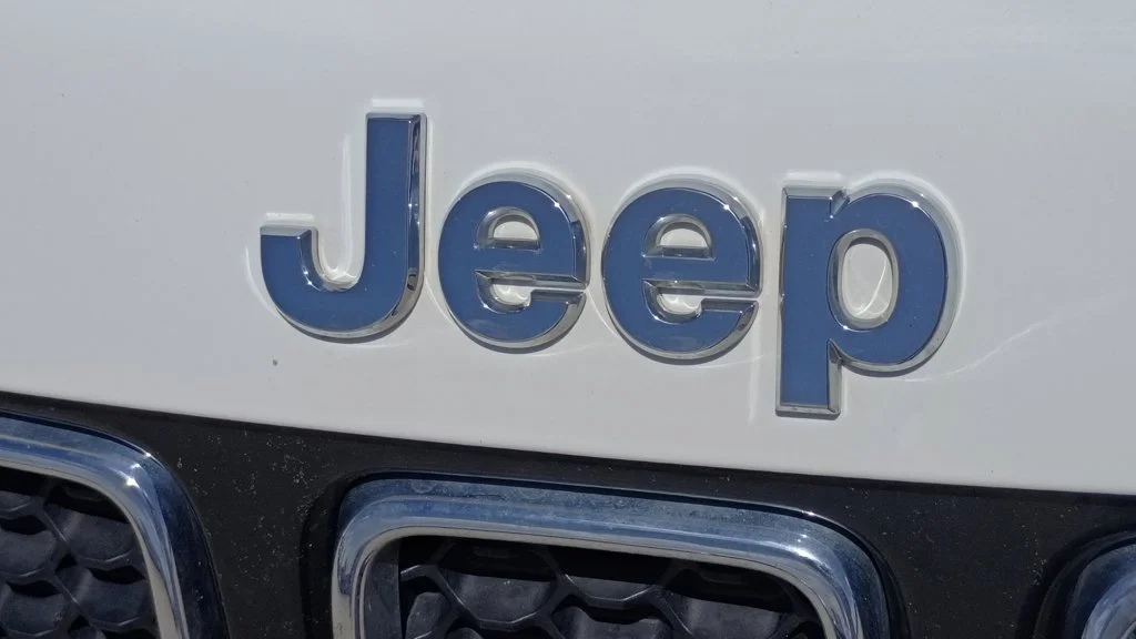 Used 2021 White Jeep Latitude image 15