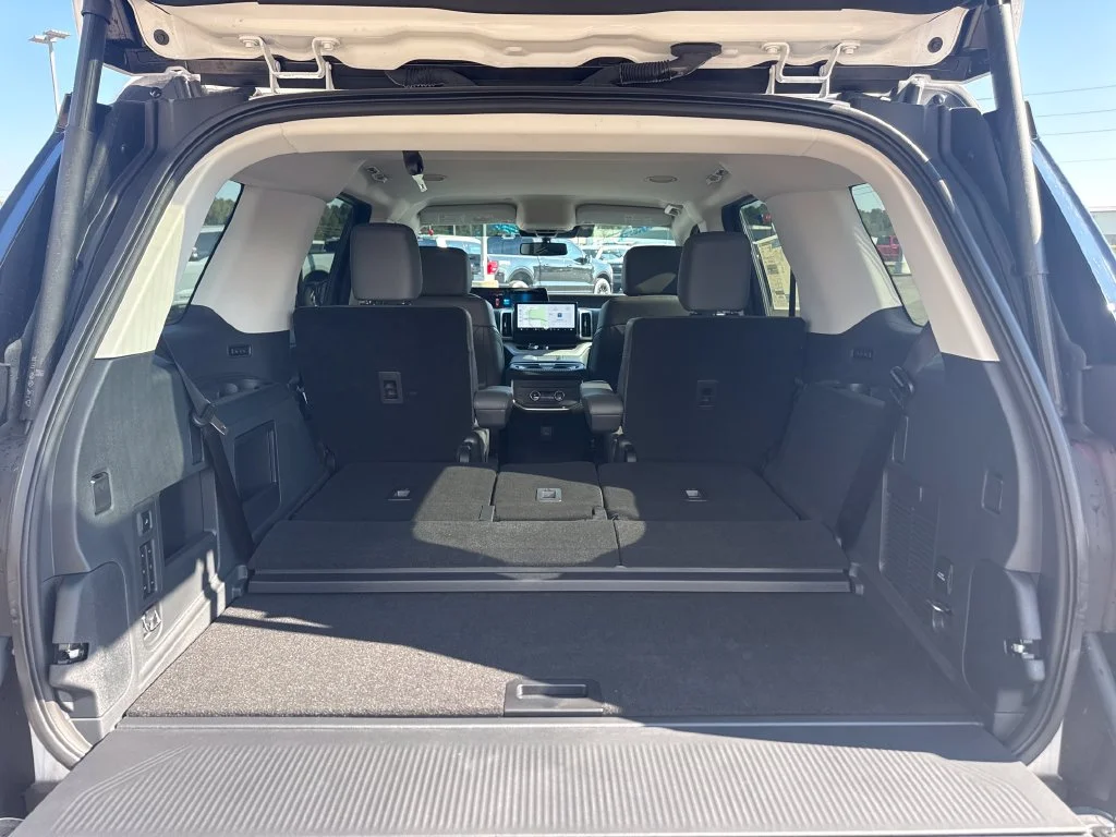 New 2026 Oxford White Ford Active image 32
