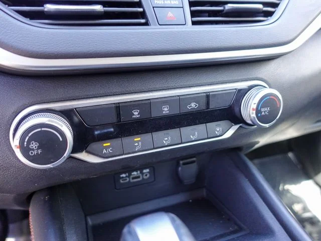 Used 2021 Black Nissan 2.5 SR image 20