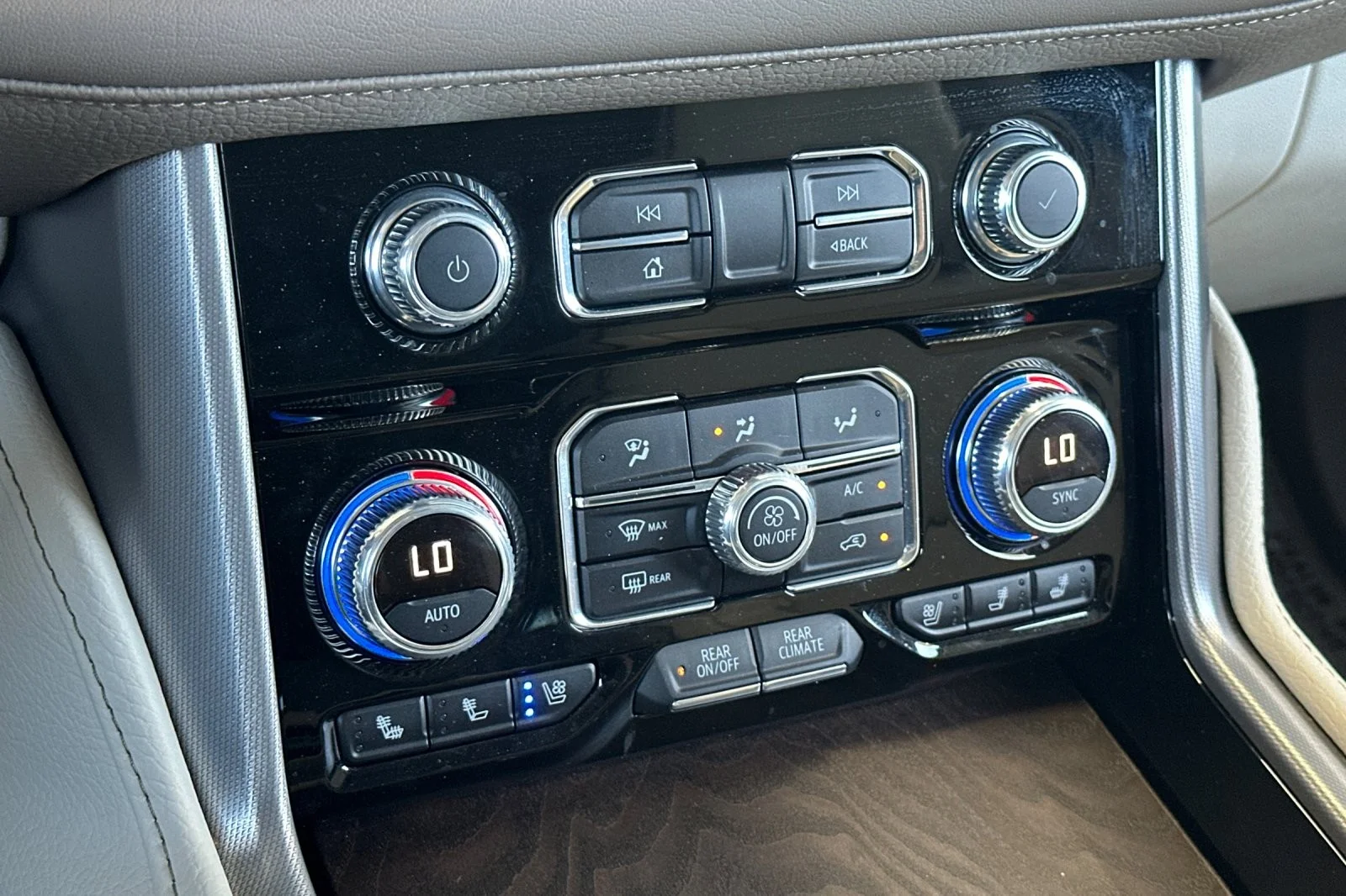 Used 2024 Onyx Black GMC Denali image 21