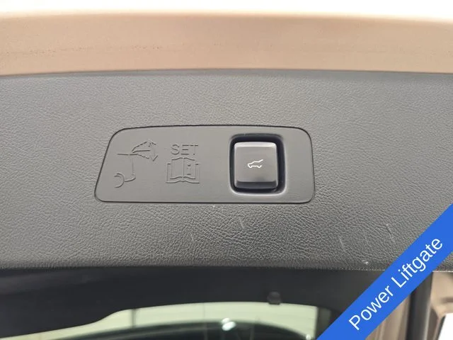 Used 2020 Mocha Lincoln Reserve image 18
