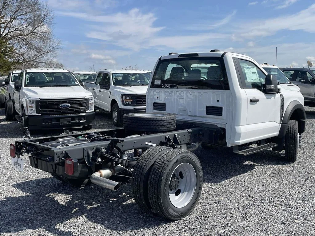 New 2026 Oxford White Ford F-450® XL image 3