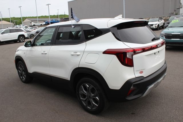 Used 2024 White Kia LX image 8