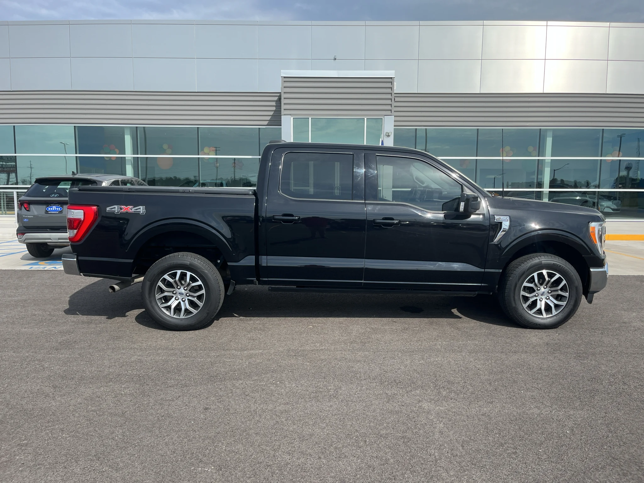 Used 2022 Agate Black Metallic Ford LARIAT image 4
