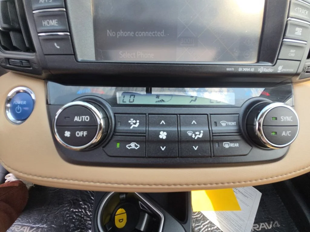 Used 2016 White Toyota XLE image 17