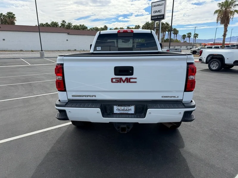 Used 2016 SUMMIT WHITE GMC Denali image 4