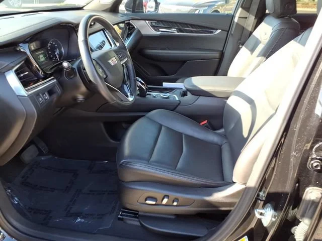 Used 2025 Stellar Black Metallic Cadillac Premium Luxury image 12