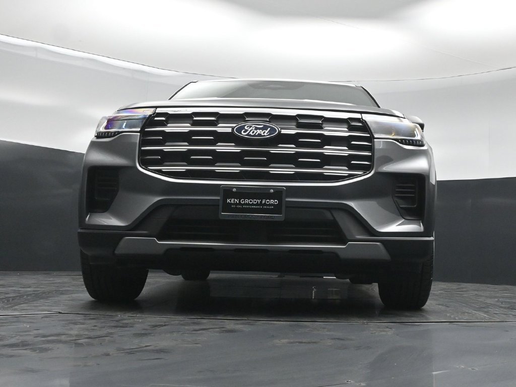 New 2027 Carbonized Gray Metallic Ford Active image 43