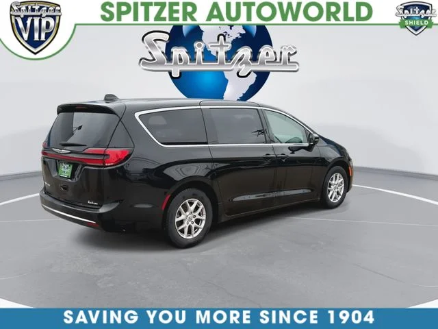 Used 2025 Black Chrysler Select image 9