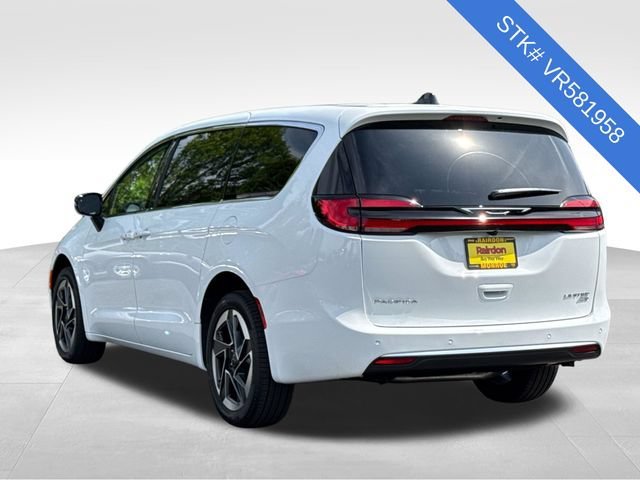 New 2027 Bright White Clear-Coat Exterior Paint Chrysler Limited image 4