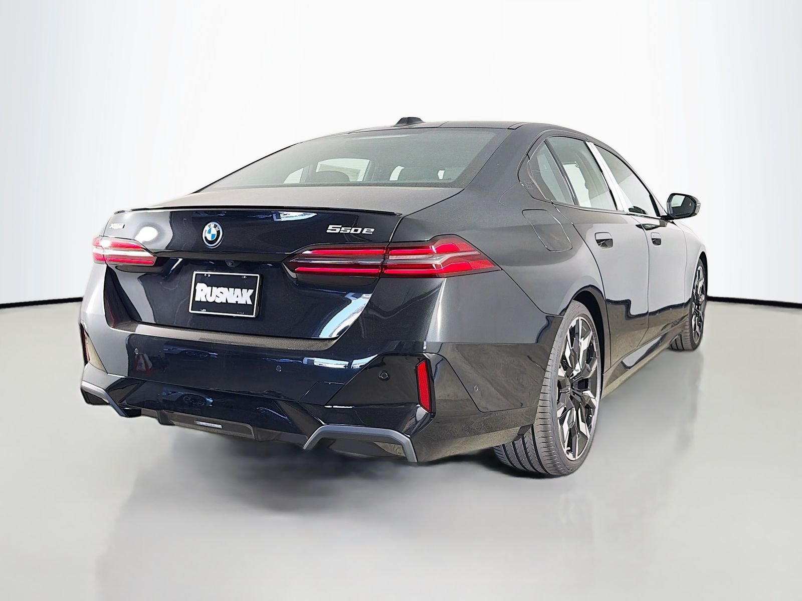 New 2027 Black Sapphire Metallic BMW 550e xDrive image 7