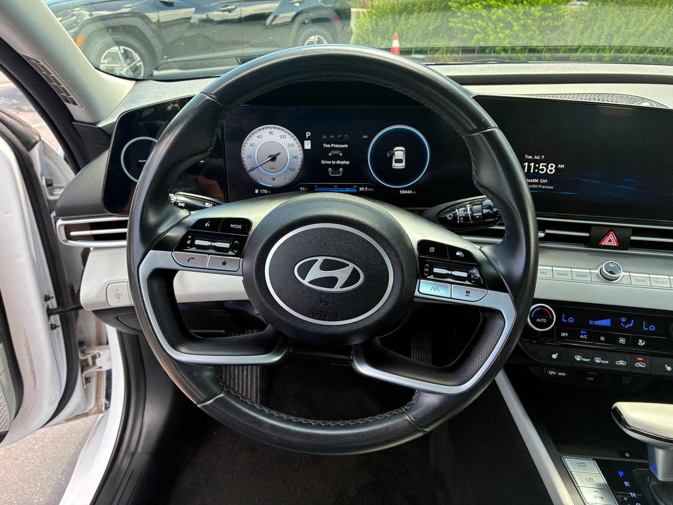 2024 Hyundai Elantra Limited - Photo 17