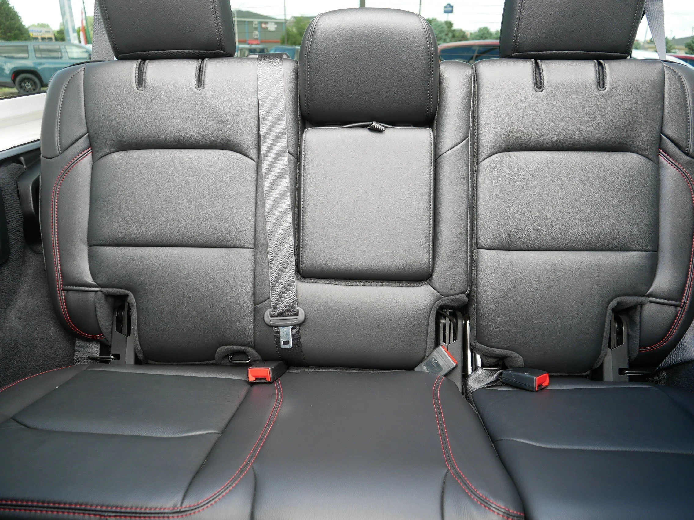 Used 2023 Silver Zynith Clearcoat Jeep Rubicon image 13