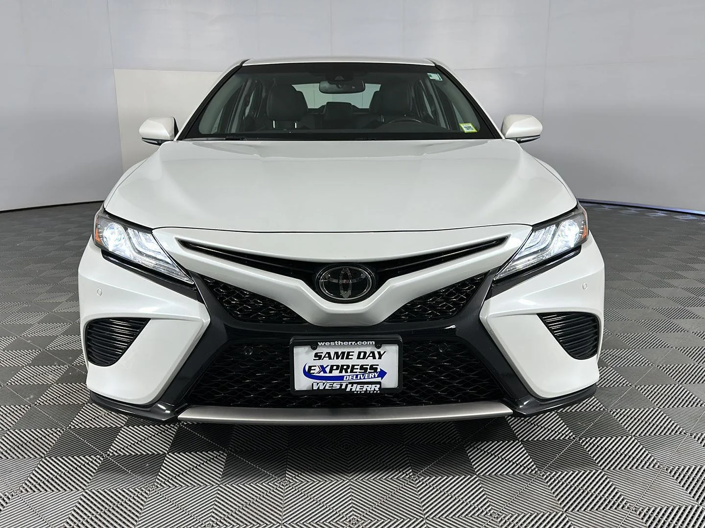 Used 2018 Pearl Toyota XSE image 2