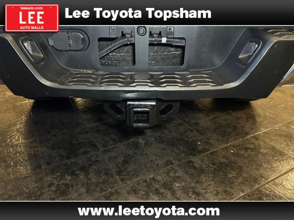 Used 2022 White Toyota SR5 image 18