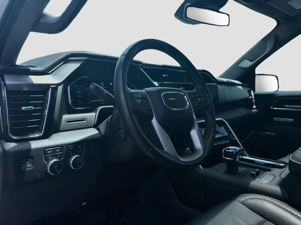 Used 2023 White GMC Denali image 9