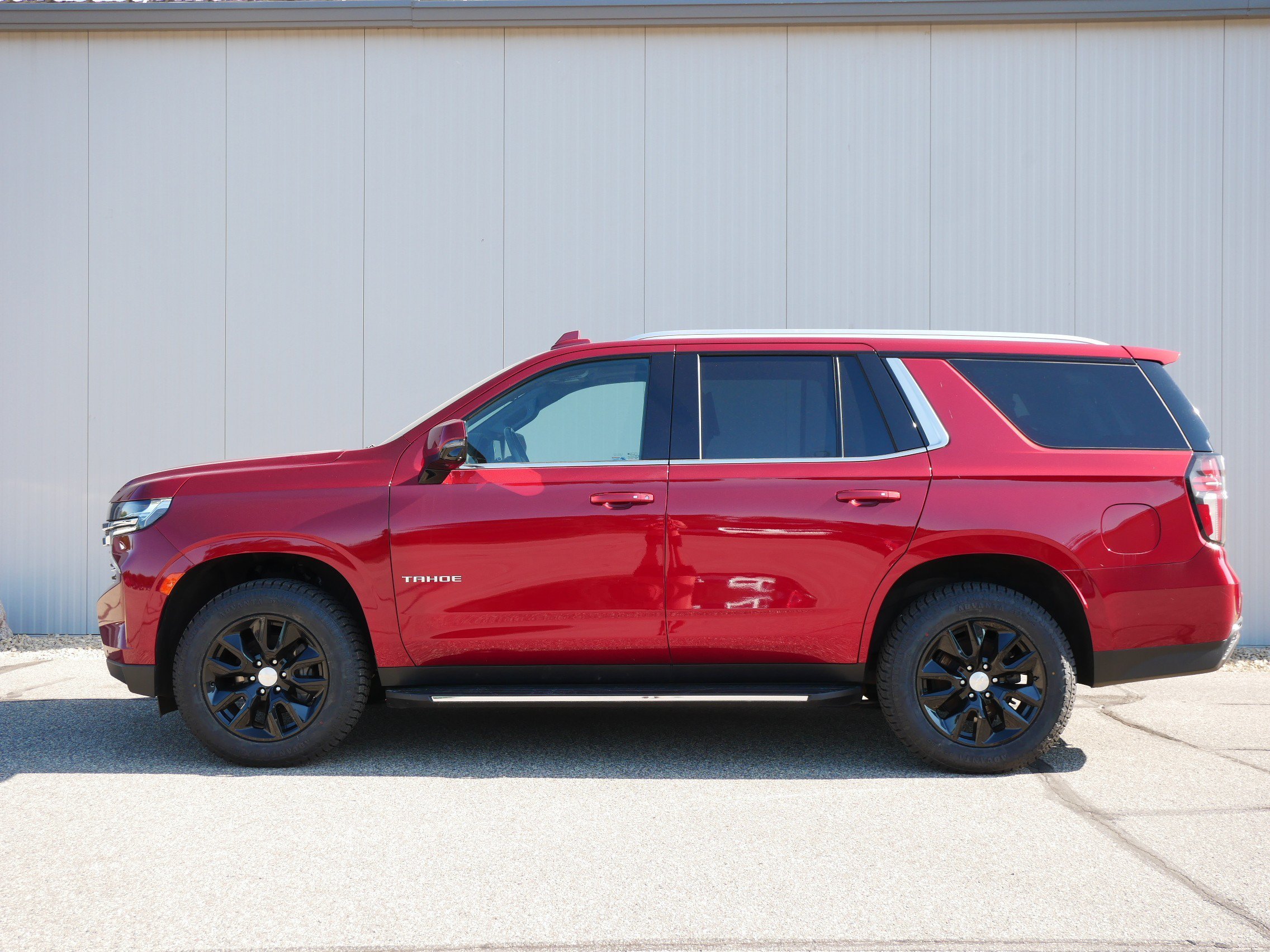 Used 2021 Chevrolet Tahoe LT with VIN 1GNSKNKD5MR242064 for sale in Northfield, Minnesota