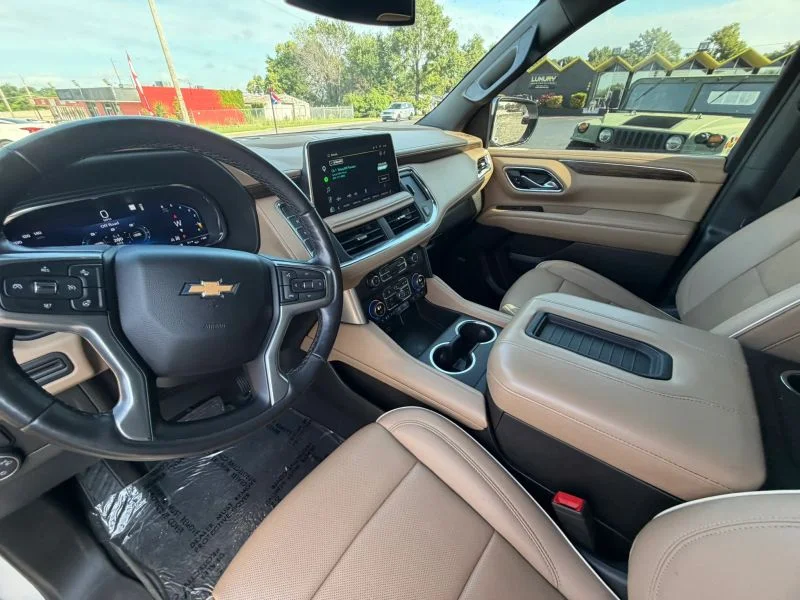 Used 2022 White Chevrolet Premier Sport Utility 4D image 10