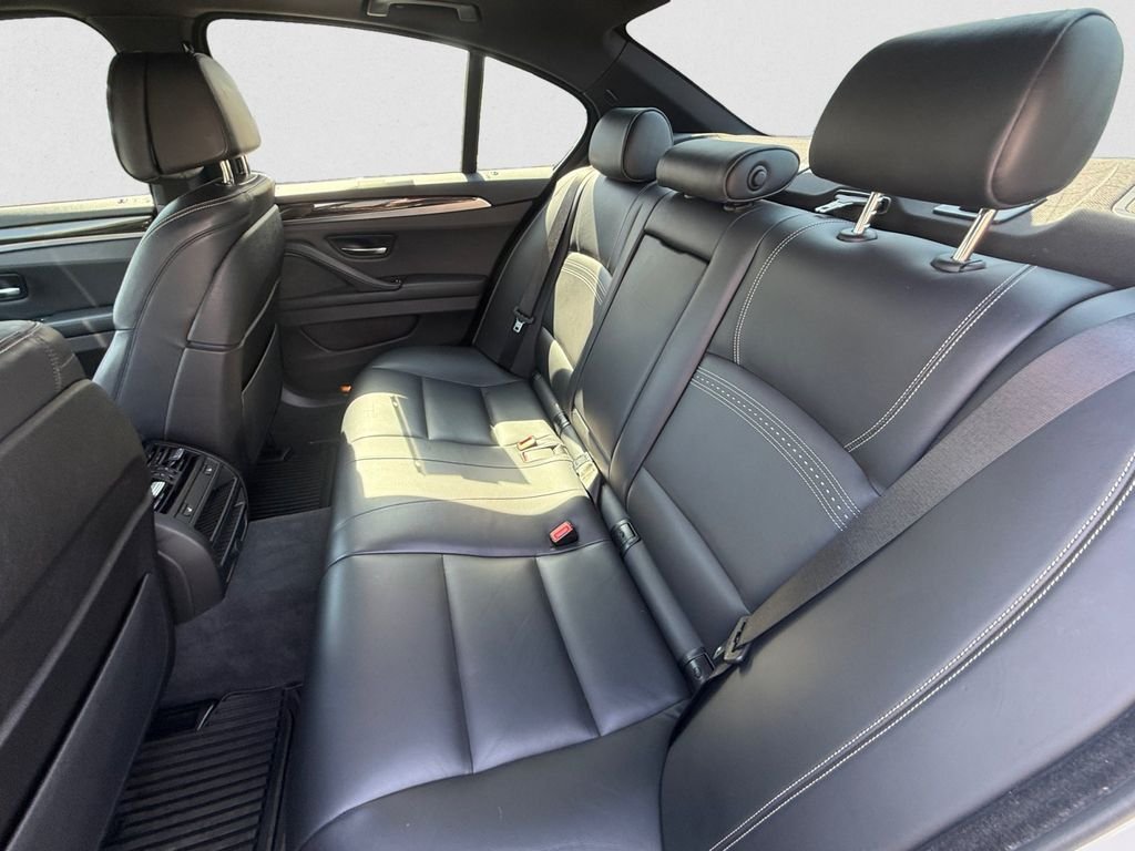 Used 2016 White BMW 550i xDrive image 13
