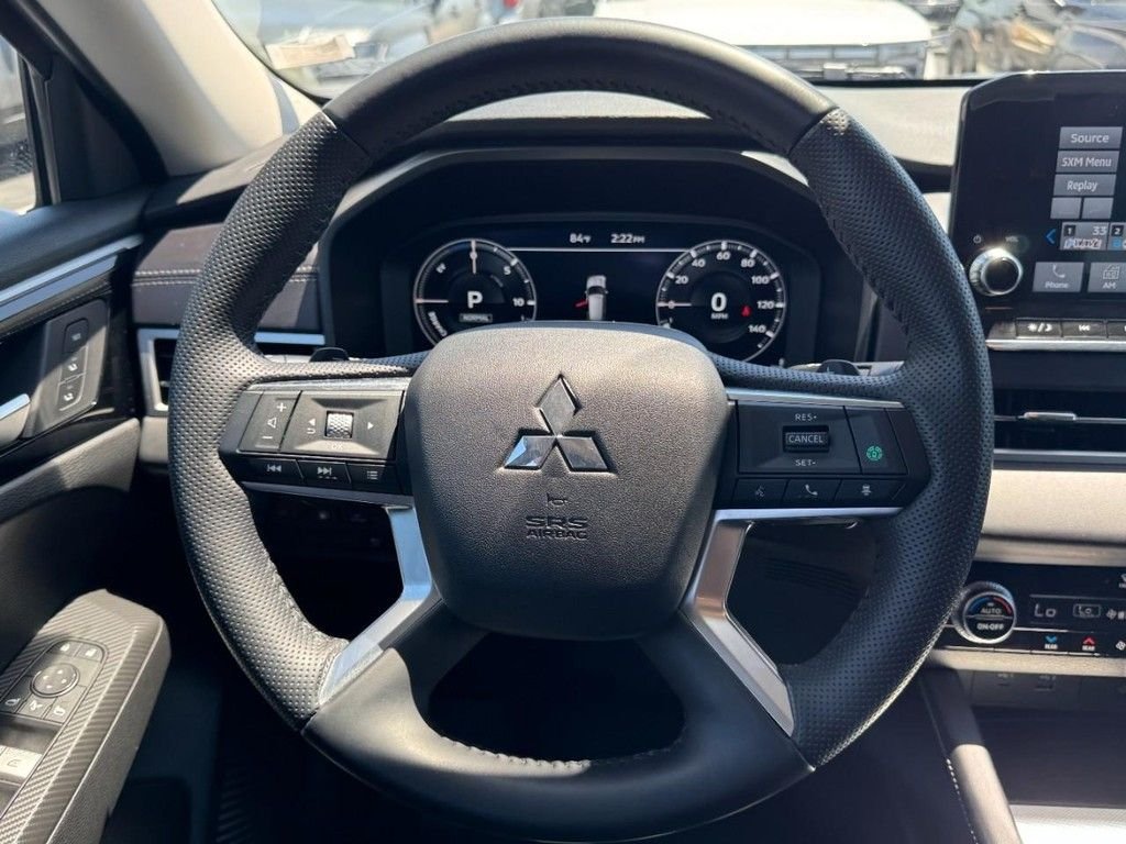 Used 2024  Mitsubishi  image 12