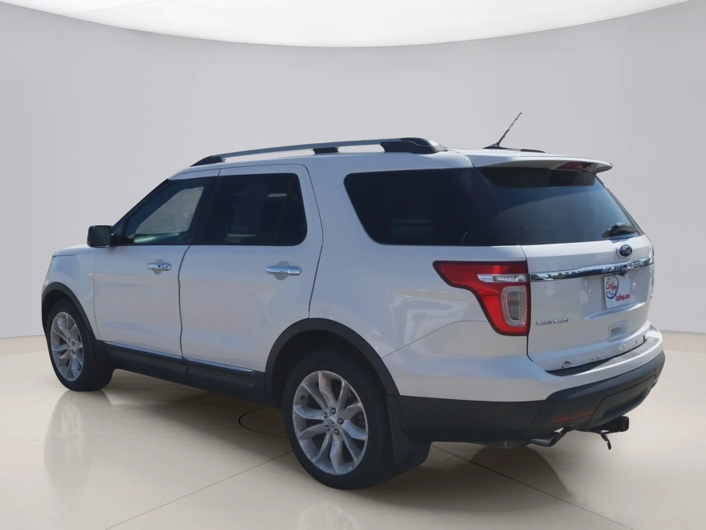 Used 2013 White Ford LIMITED image 3