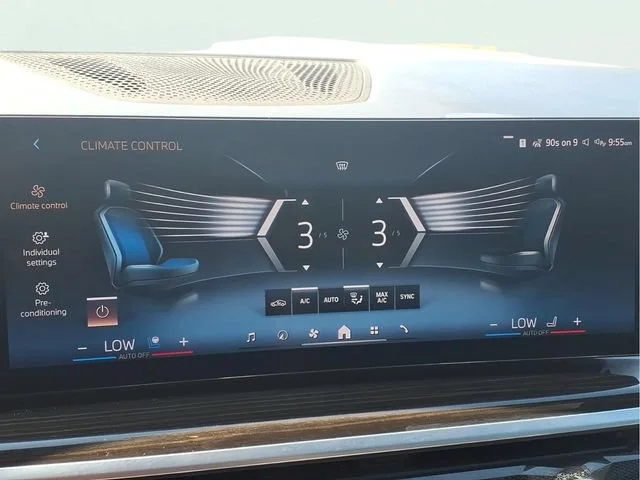 Used 2024  BMW xDrive40i image 10