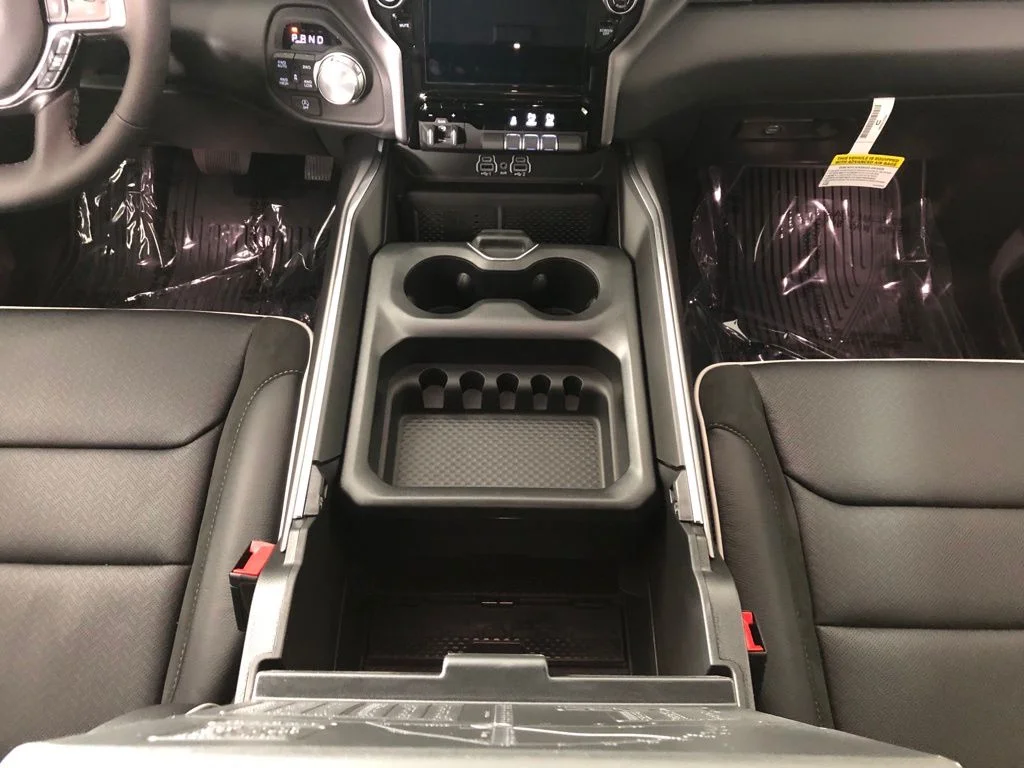 New 2026 Bright White Clear-Coat Exterior Paint RAM Laramie image 10