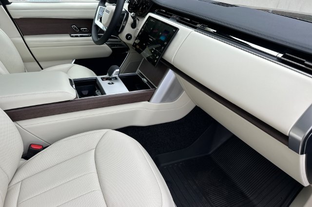 New 2026 Carpathian Grey Land Rover SE image 14
