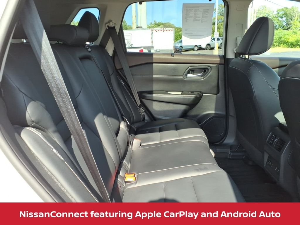 Used 2023 Pearl White Nissan SL premium w/heated leather seats & pano roof image 32