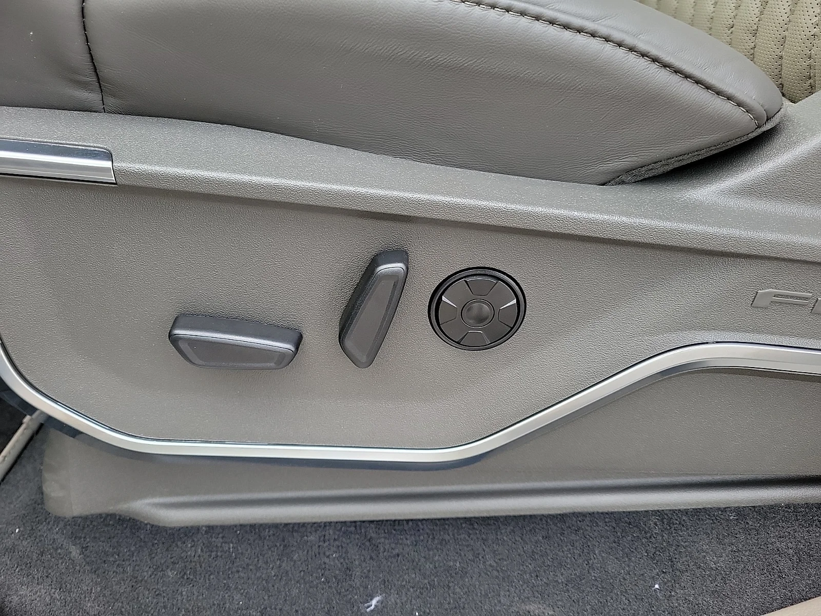 New 2026 Glacier Gray Metallic Tri-Coat Ford F-450&reg; Platinum&reg; image 13