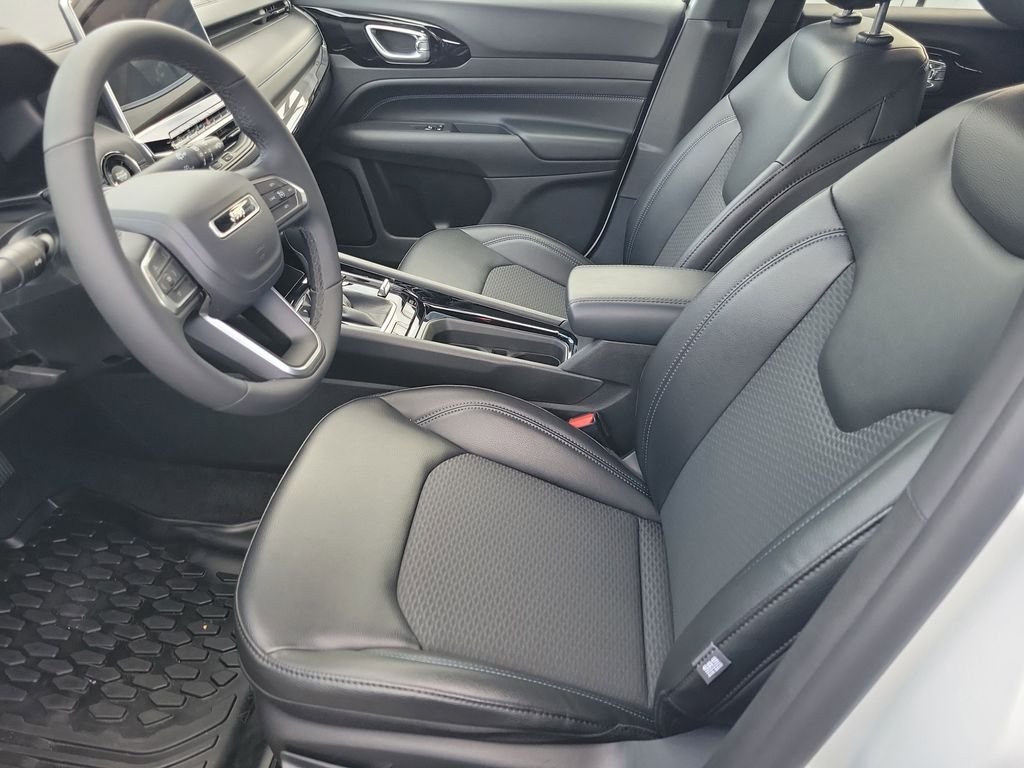 New 2026 Bright White Clearcoat Jeep Latitude image 20