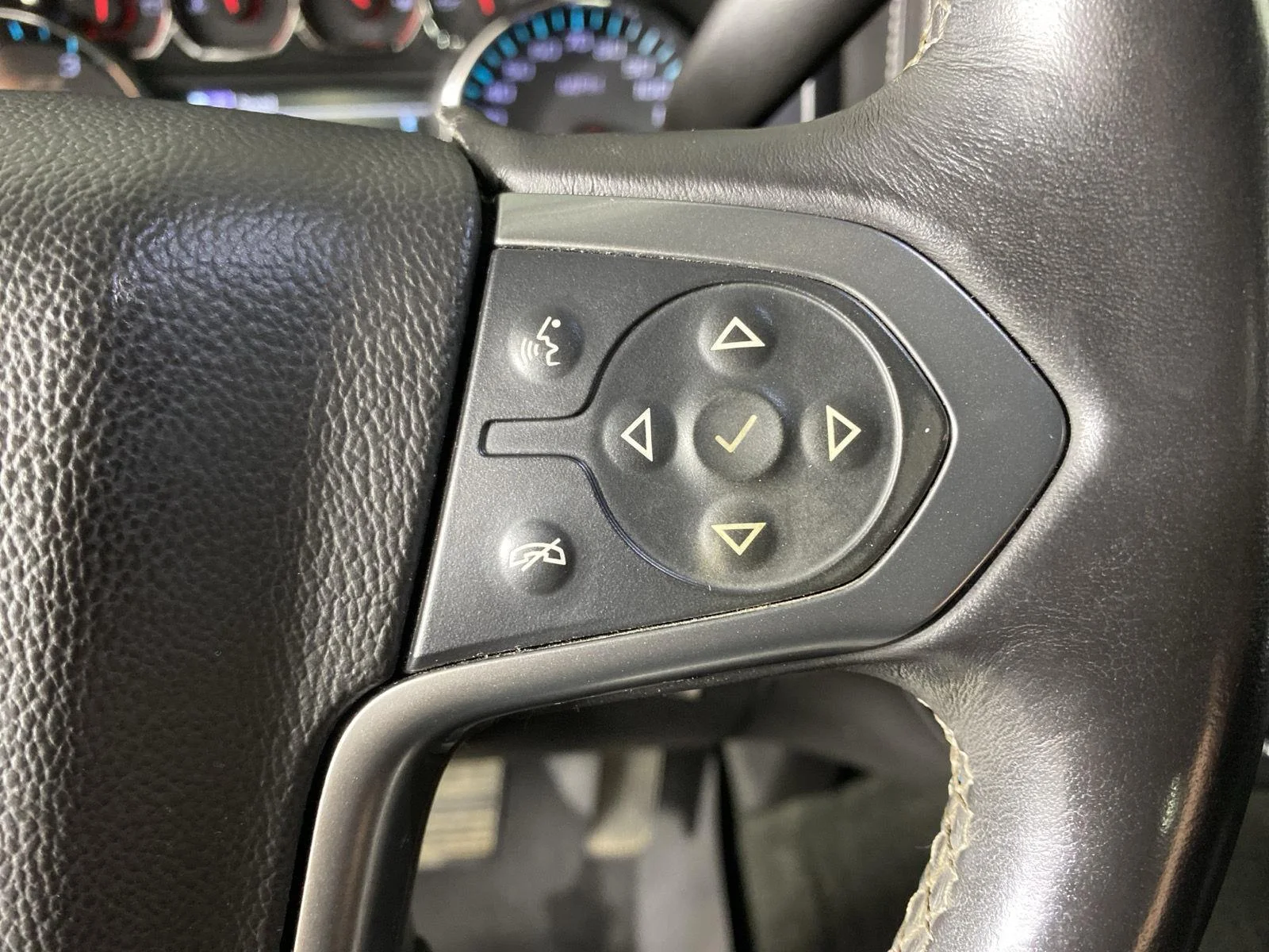 Used 2015 Deep Ruby Metallic Chevrolet LTZ image 16