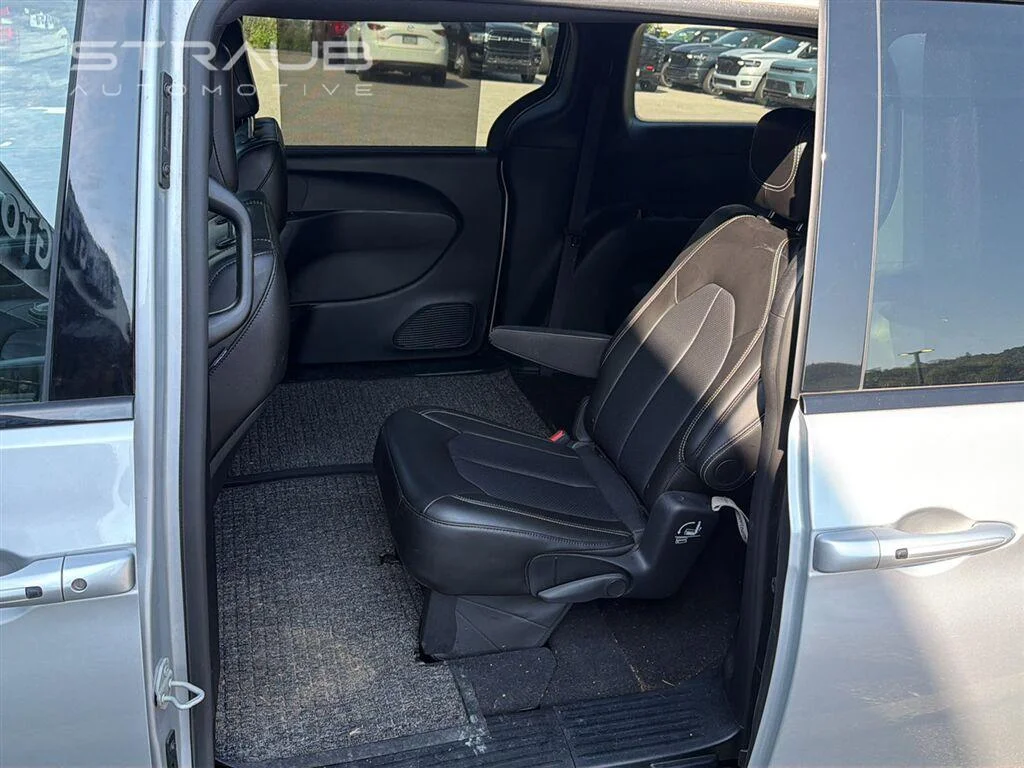 Used 2024 Silver Mist Clearcoat Chrysler Touring L image 10