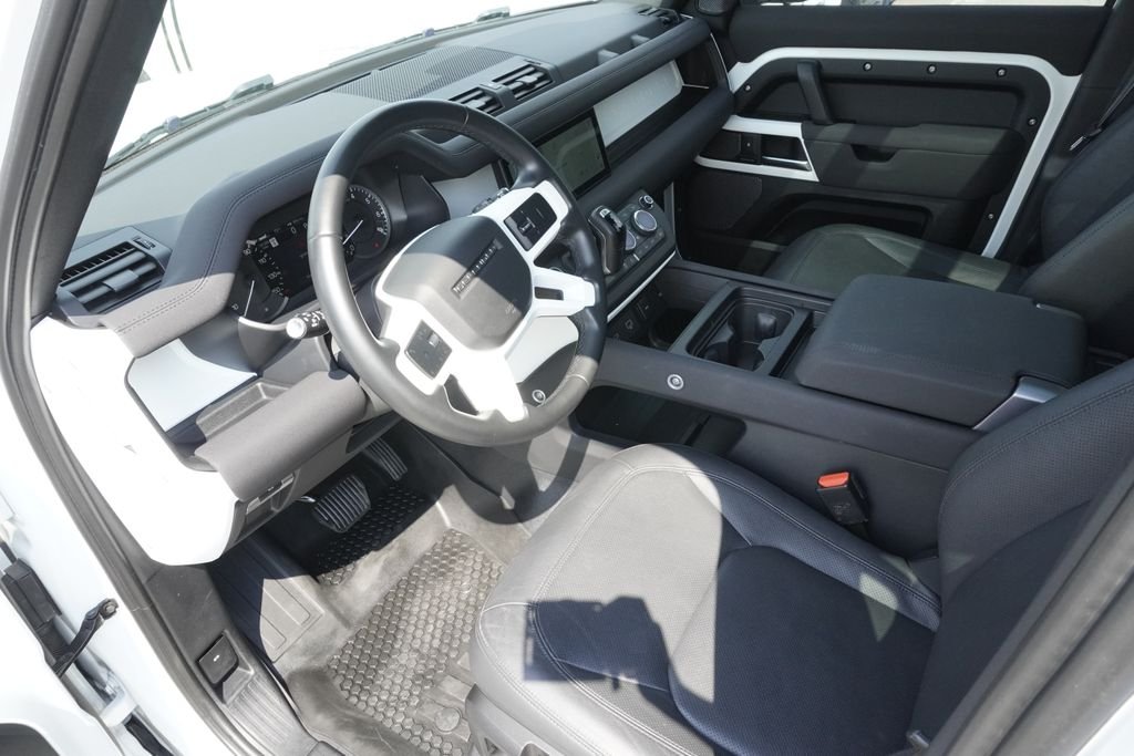 Used 2023 White Land Rover S image 18