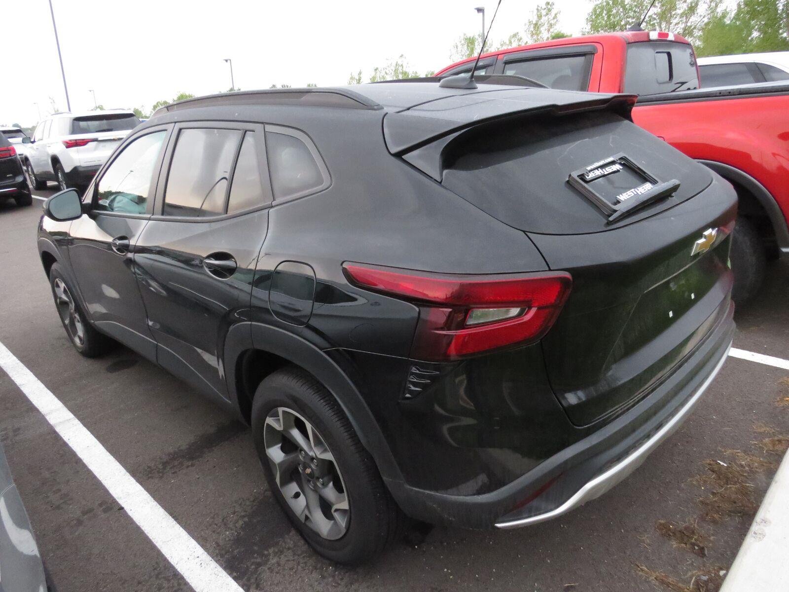 Used 2024 MOSAIC BLACK METALLIC CHEVROLET TRUCK  image 7