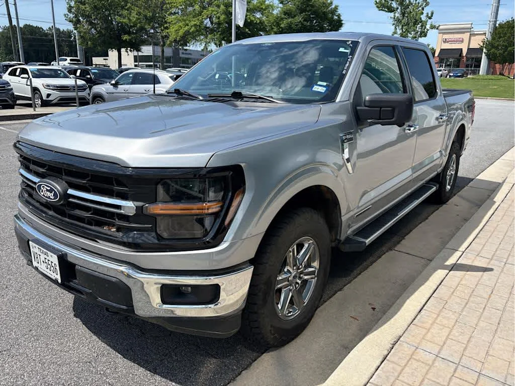 Used 2024 Iconic Silver Metallic Ford XLT image 4