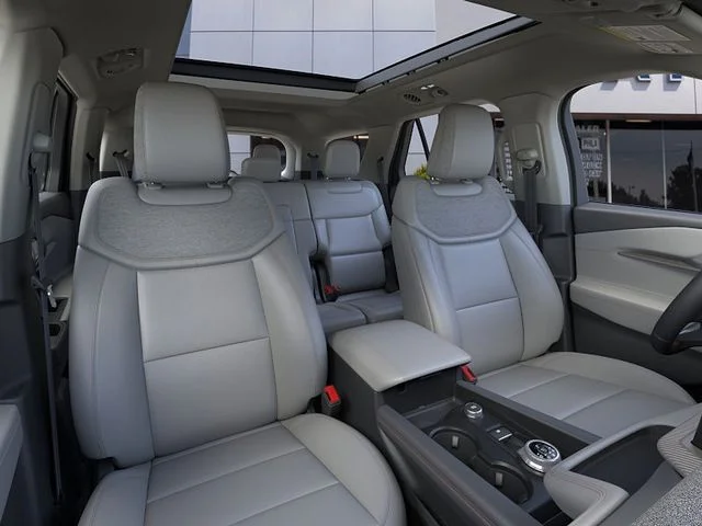 New 2026 Star White Metallic Tri-Coat Ford Active image 10