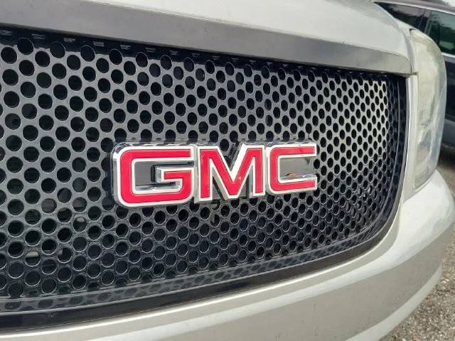 2012 GMC Yukon XL SLE - Photo 2