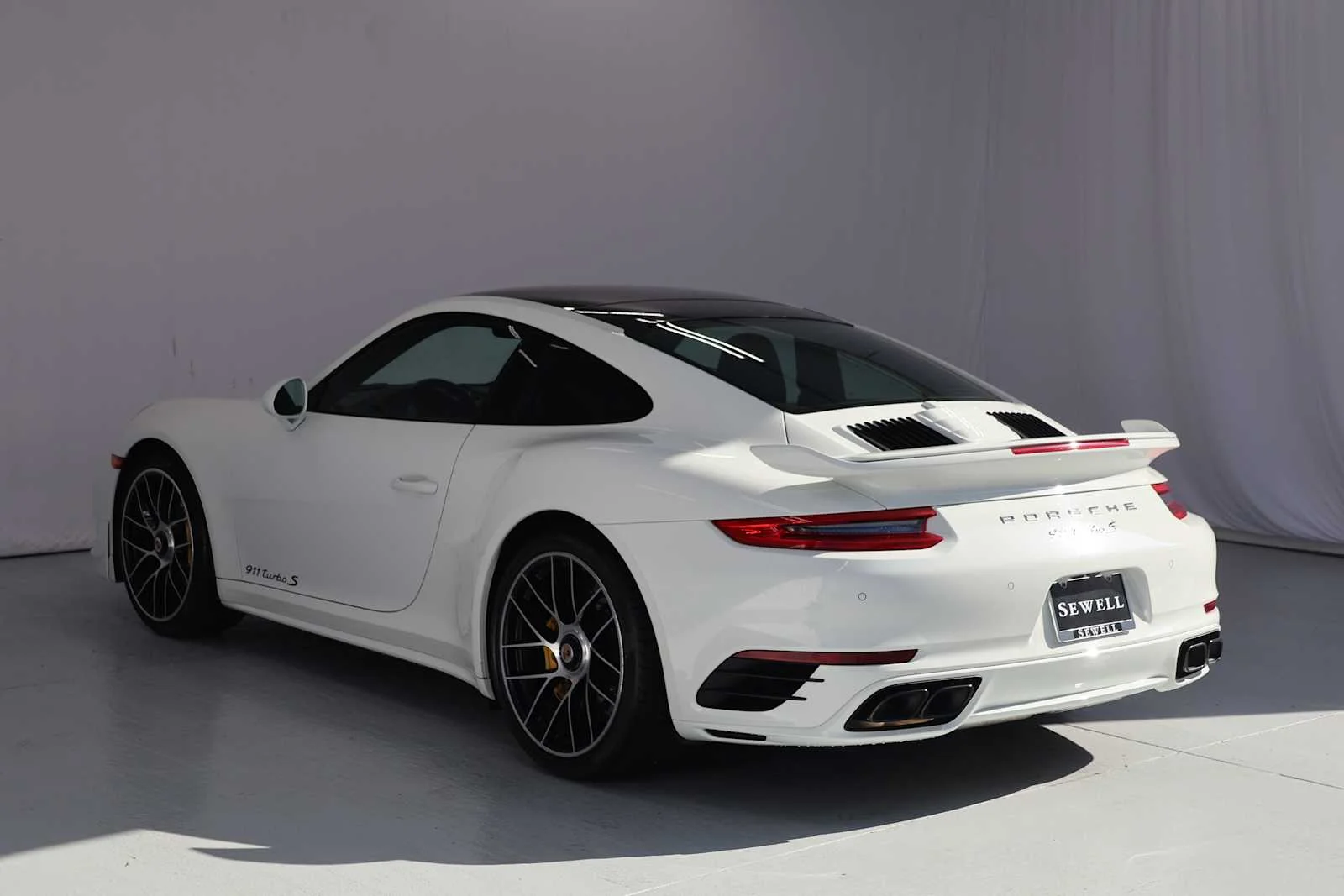 Used 2017 Sapphire Blue Metallic Porsche Turbo S image 5
