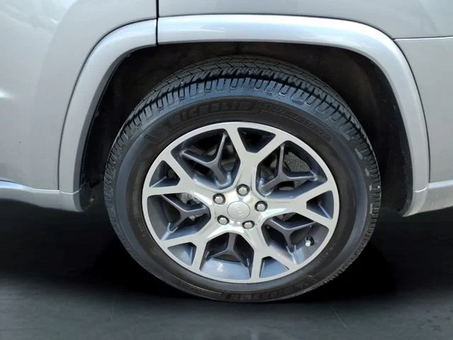 Used 2019 Silver Jeep Overland image 13