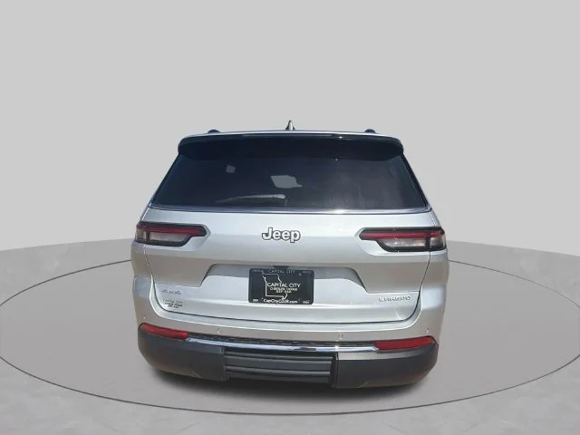 Used 2025 Silver Jeep Laredo image 5